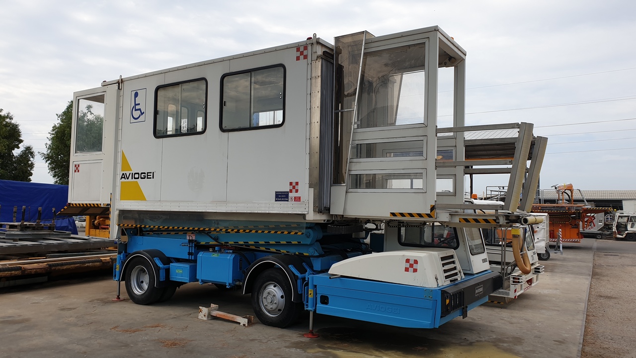 AVIOGEI Ambulift E747 (Half Cab) - Ambulift: foto 1 AVIOGEI Ambulift E747 (Half Cab) - Ambulift: foto 1