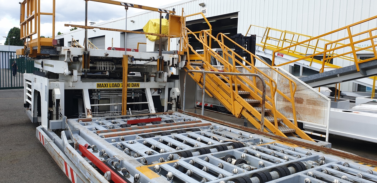 Lower Deck Loader 7 tons Air Marrel LAM7000 - Elevador/ Carregador de contentores e paletes: foto 3 Lower Deck Loader 7 tons Air Marrel LAM7000 - Elevador/ Carregador de contentores e paletes: foto 3