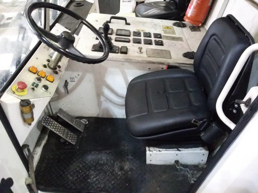 Pushback Tractor TLD TMX400-30 - Trator de push-back: foto 4 Pushback Tractor TLD TMX400-30 - Trator de push-back: foto 4