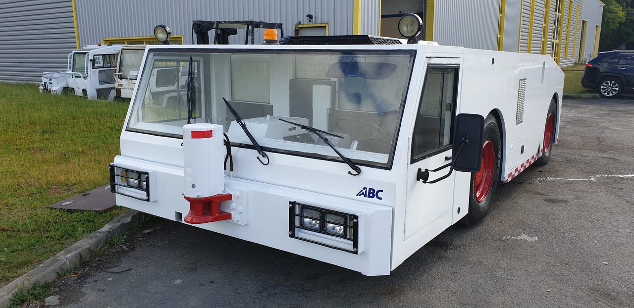 SOVAM K250 - Trator de push-back: foto 3 SOVAM K250 - Trator de push-back: foto 3