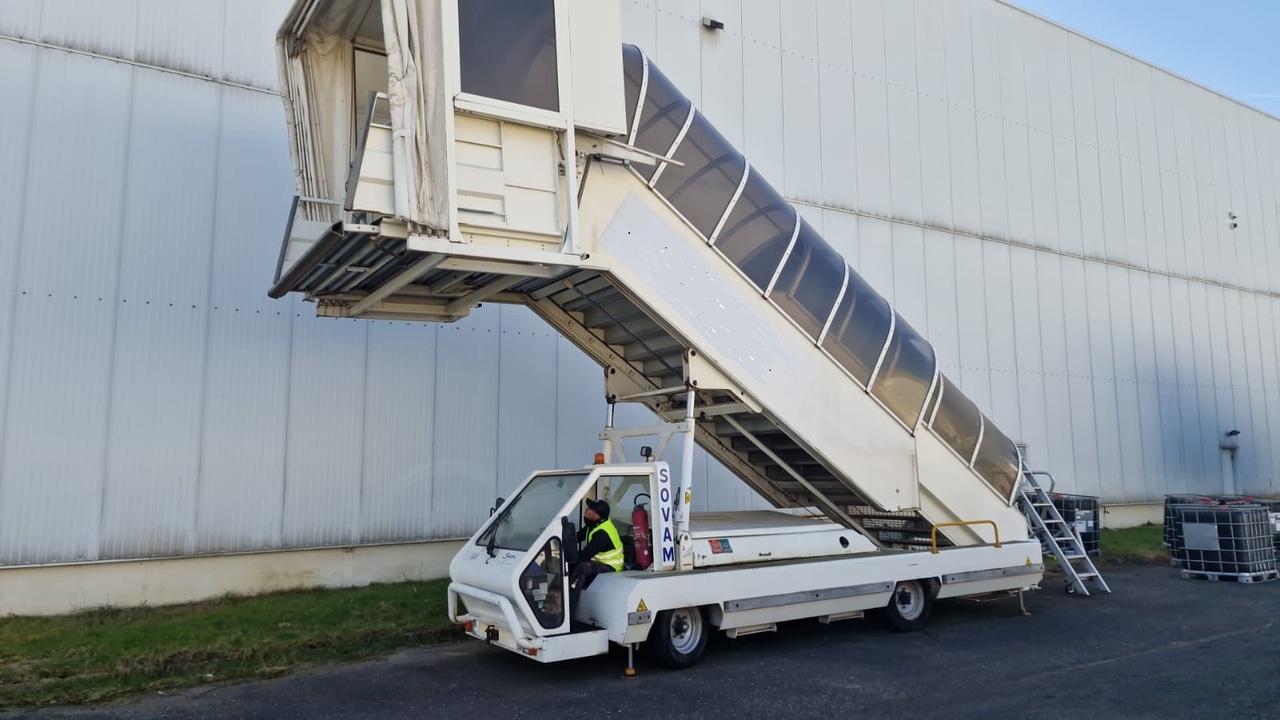 SOVAM Passenger Stairs 1.9 SPS - Escada de passageiros: foto 1 SOVAM Passenger Stairs 1.9 SPS - Escada de passageiros: foto 1