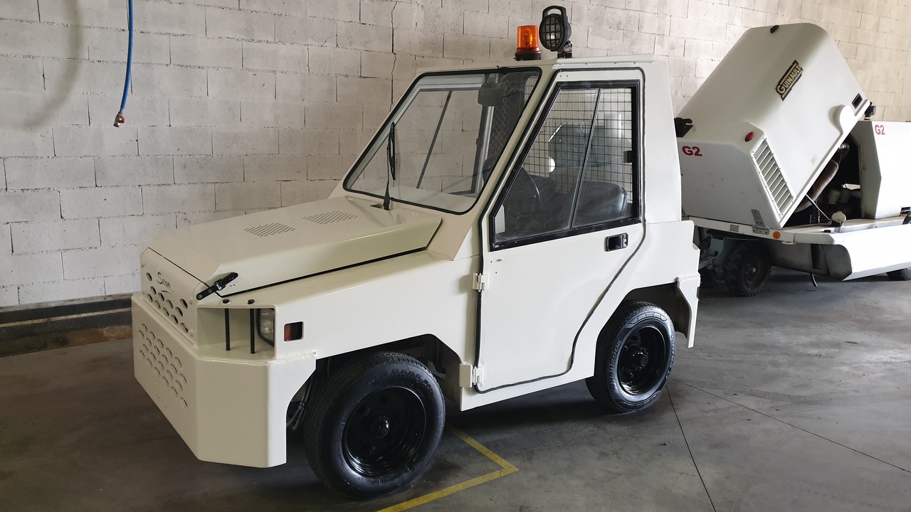 SOVAM TRACTOR/DIESEL K22 - Trator de bagagem: foto 5 SOVAM TRACTOR/DIESEL K22 - Trator de bagagem: foto 5