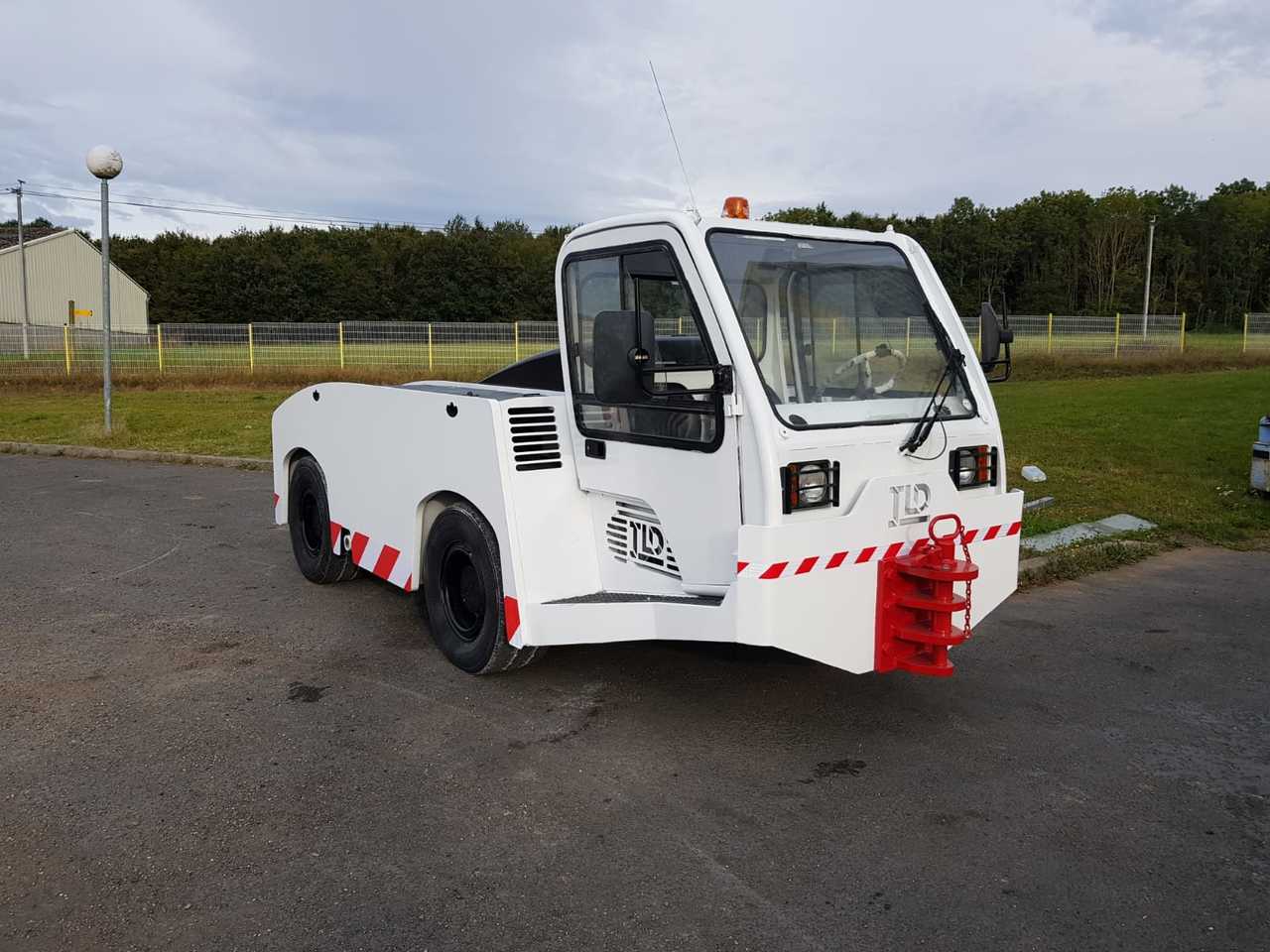 TLD Pushback TMX150-12 - Trator de push-back: foto 3 TLD Pushback TMX150-12 - Trator de push-back: foto 3
