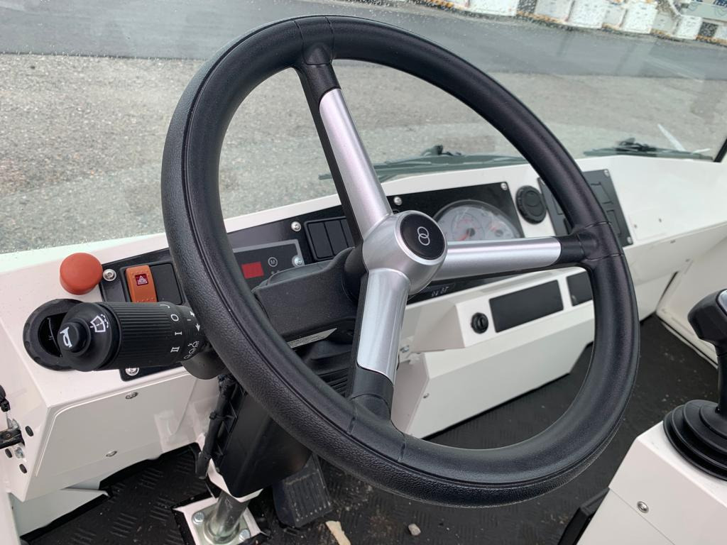Trepel Challenger 150 - Trator de push-back: foto 3 Trepel Challenger 150 - Trator de push-back: foto 3