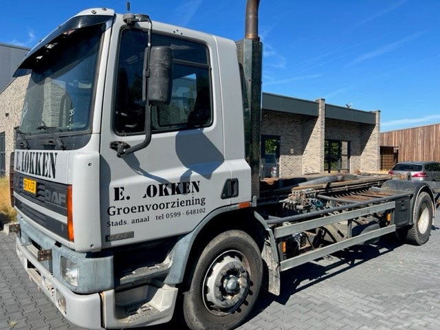 DAF 65.210 FA65.210 - Camião transportador de contêineres/ Caixa móvel: foto 1 DAF 65.210 FA65.210 - Camião transportador de contêineres/ Caixa móvel: foto 1