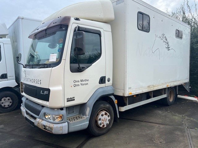 DAF LF 180 FA45.180 LF - Camião furgão: foto 1 DAF LF 180 FA45.180 LF - Camião furgão: foto 1