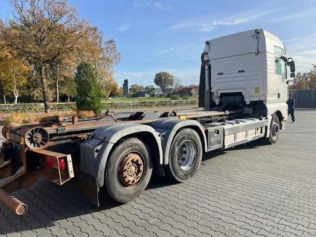 MAN TGA 26.440 .440 6x2 - Camião transportador de contêineres/ Caixa móvel: foto 4 MAN TGA 26.440 .440 6x2 - Camião transportador de contêineres/ Caixa móvel: foto 4