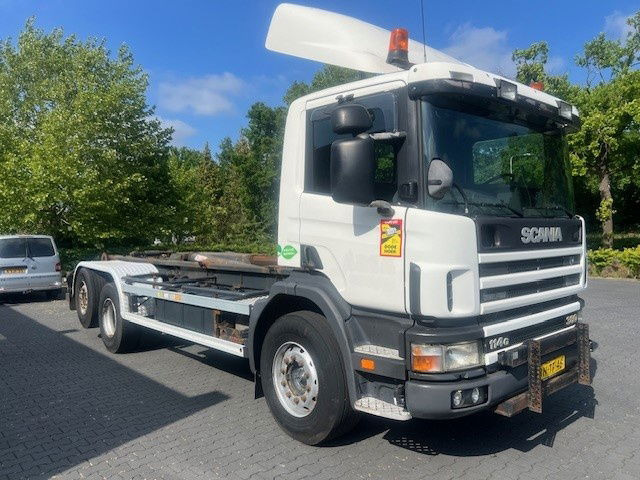 Scania P114-380 - Camião transportador de contêineres/ Caixa móvel: foto 2 Scania P114-380 - Camião transportador de contêineres/ Caixa móvel: foto 2