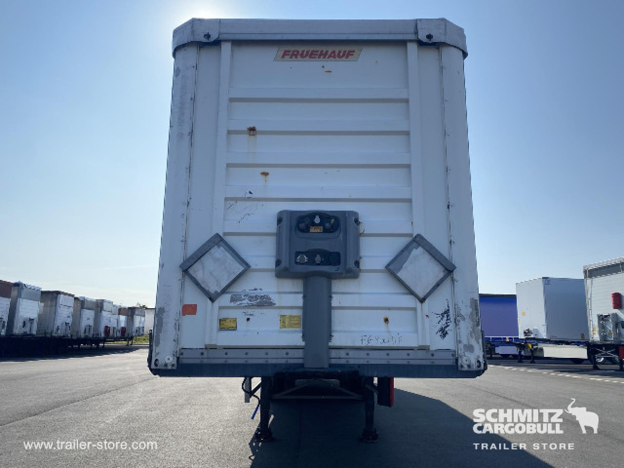 FRUEHAUF Curtainsider Standard Taillift - Semi-reboque de lona: foto 2 FRUEHAUF Curtainsider Standard Taillift - Semi-reboque de lona: foto 2