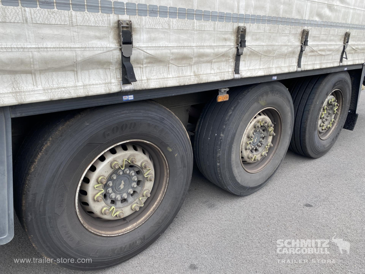 SCHMITZ Curtainsider Standard - Semi-reboque de lona: foto 3 SCHMITZ Curtainsider Standard - Semi-reboque de lona: foto 3