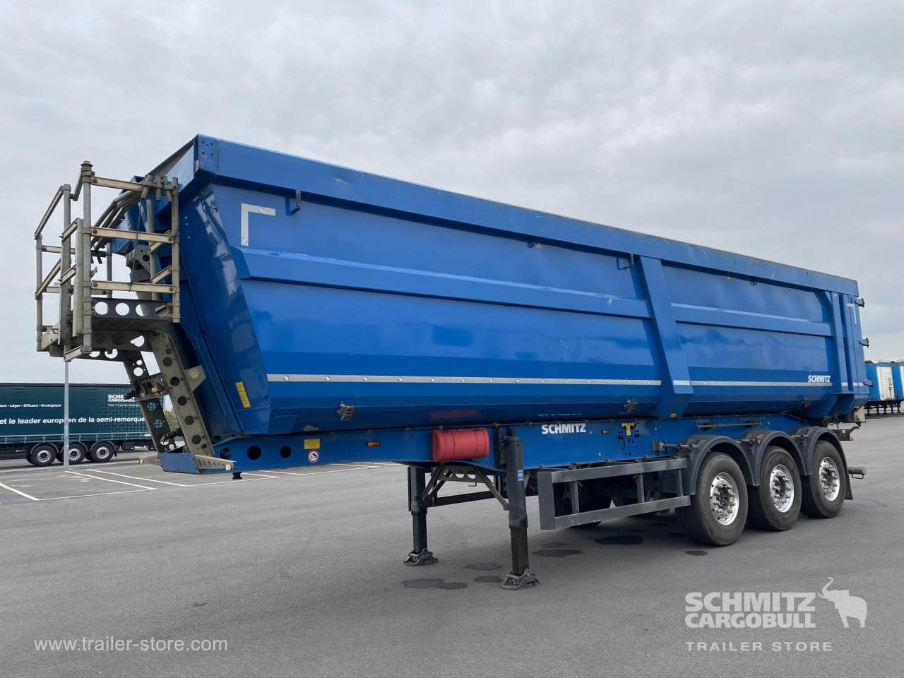 Semi-reboque basculante SCHMITZ Tipper Steel half pipe body 46m³: foto 7 Semi-reboque basculante SCHMITZ Tipper Steel half pipe body 46m³: foto 7