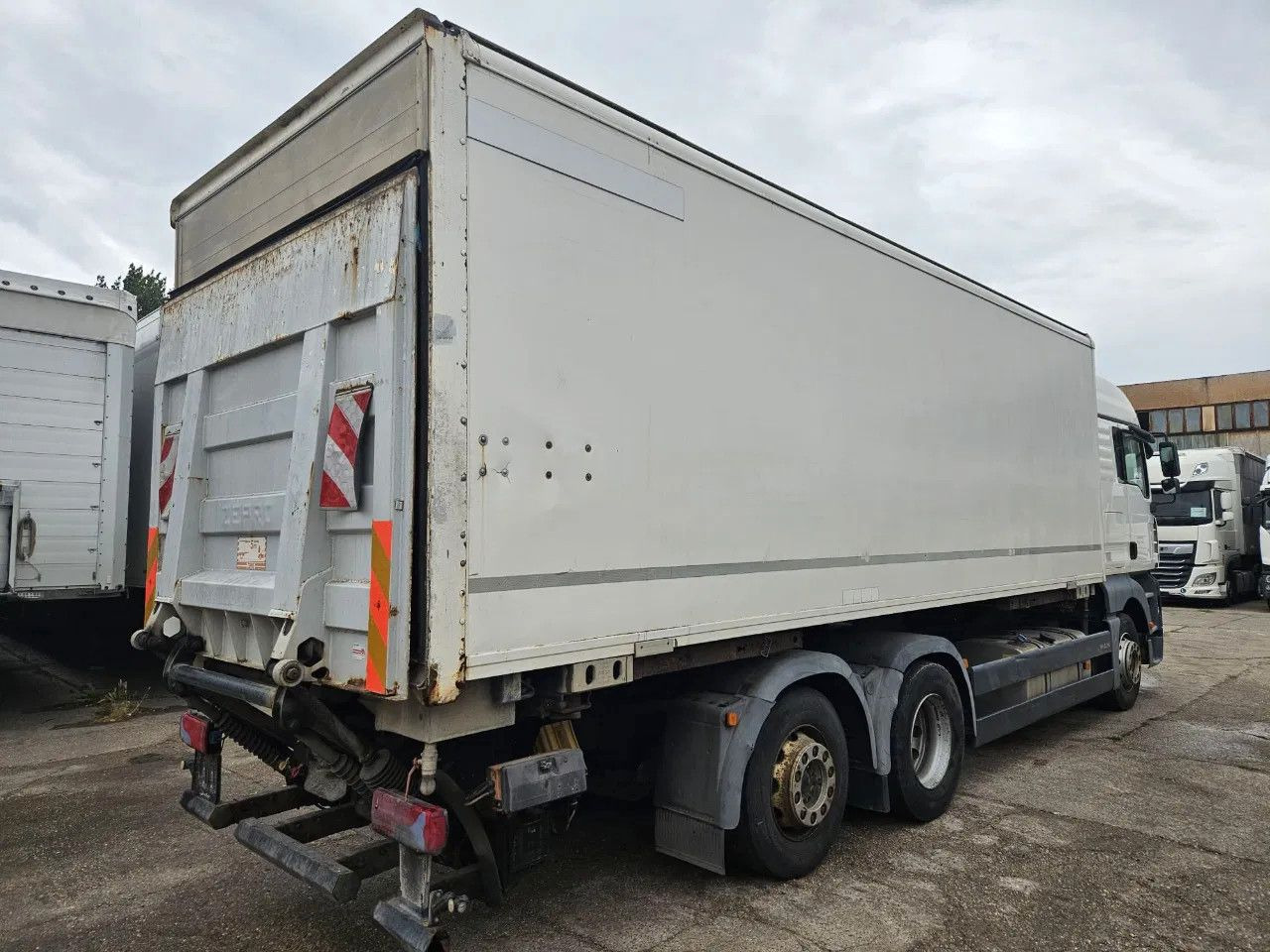 MAN TGA 26.400 BDF Tail Lift Euro5, New Smart2 Tacho - Camião transportador de contêineres/ Caixa móvel: foto 3 MAN TGA 26.400 BDF Tail Lift Euro5, New Smart2 Tacho - Camião transportador de contêineres/ Caixa móvel: foto 3