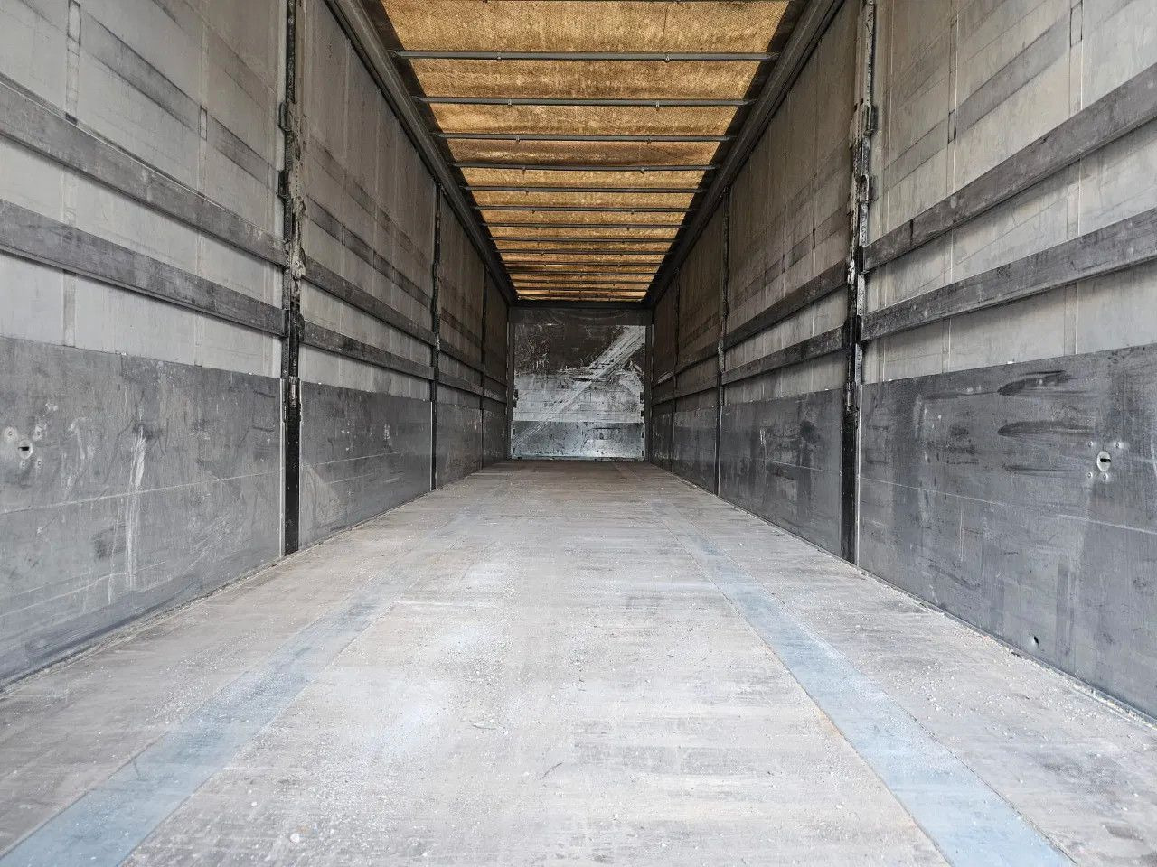 Schwarzmüller S1 J-seria, Side walls, Lifting Axle - Semi-reboque de lona: foto 5 Schwarzmüller S1 J-seria, Side walls, Lifting Axle - Semi-reboque de lona: foto 5