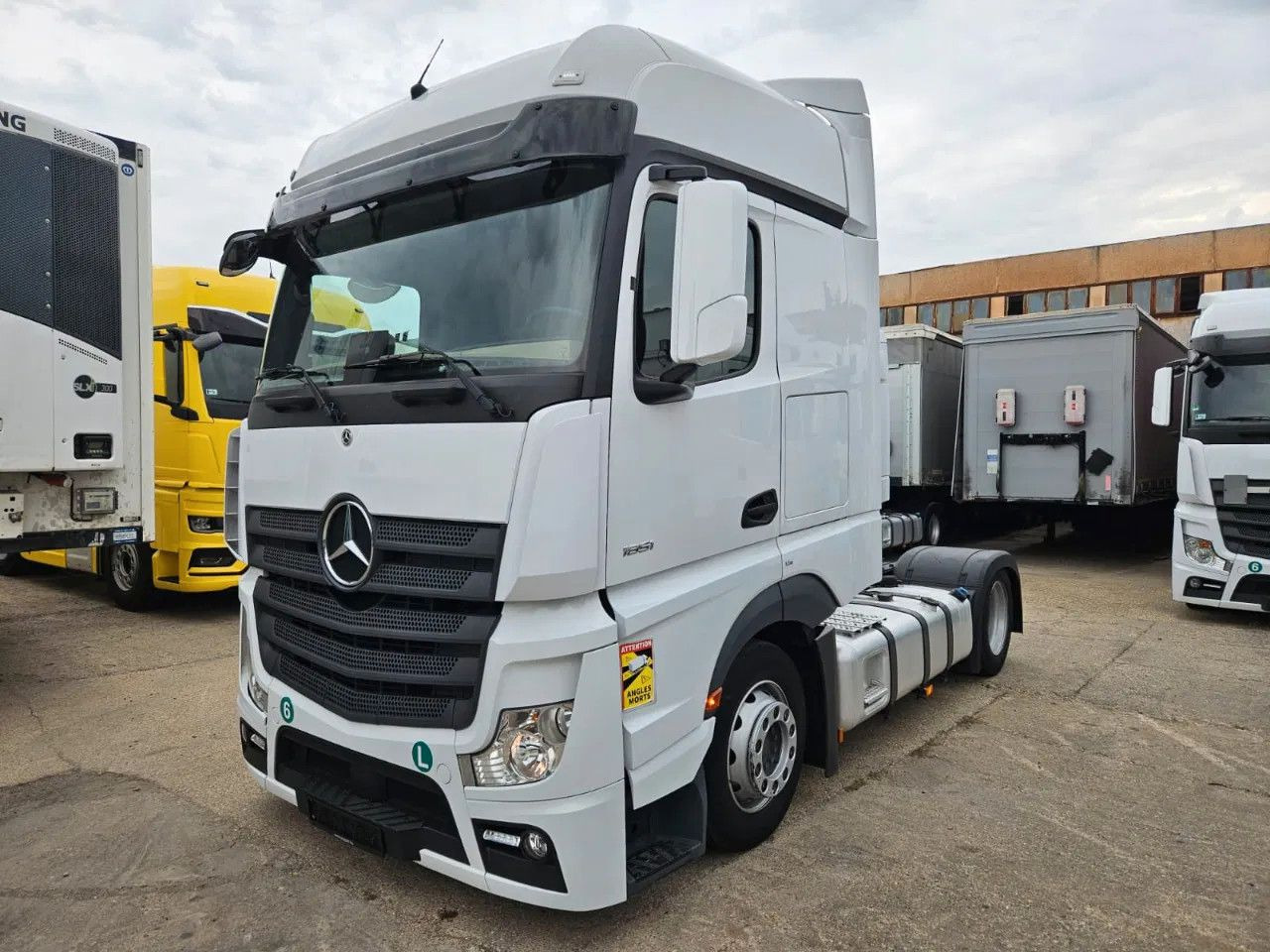 Mercedes-Benz Actros 1851 Mega, BigSpace, Standklima, 4 units - Tractor: foto 1 Mercedes-Benz Actros 1851 Mega, BigSpace, Standklima, 4 units - Tractor: foto 1