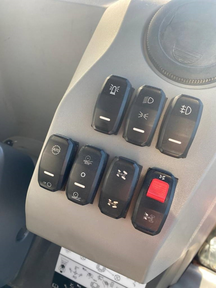 Retroescavadeira CAT 444 4x4: foto 8 Retroescavadeira CAT 444 4x4: foto 8