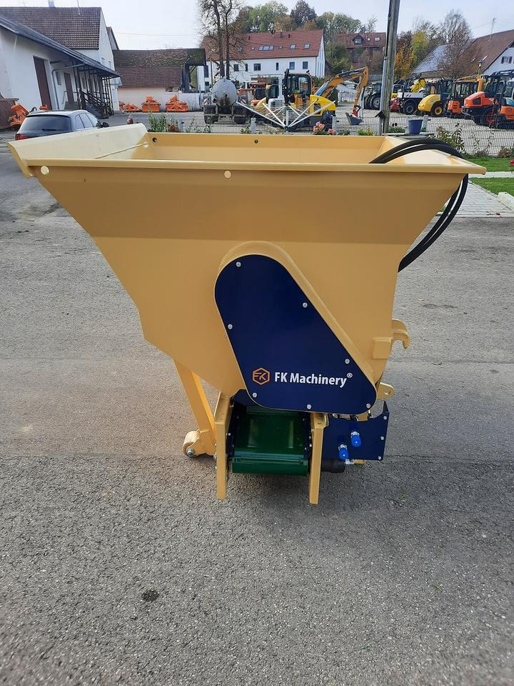 Liegeboxen Einstreugerät Futterverteilgerät Hoflader Radlader Cat - Equipamento de gado: foto 2 Liegeboxen Einstreugerät Futterverteilgerät Hoflader Radlader Cat - Equipamento de gado: foto 2