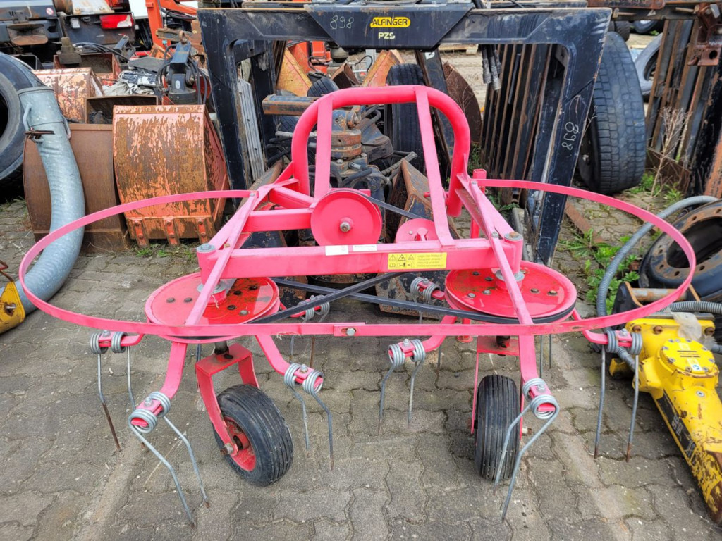 KUBOTA Trecker 1400 Diverse mit Zapfwelle am Heck und Heuwender - Mini trator: foto 3 KUBOTA Trecker 1400 Diverse mit Zapfwelle am Heck und Heuwender - Mini trator: foto 3