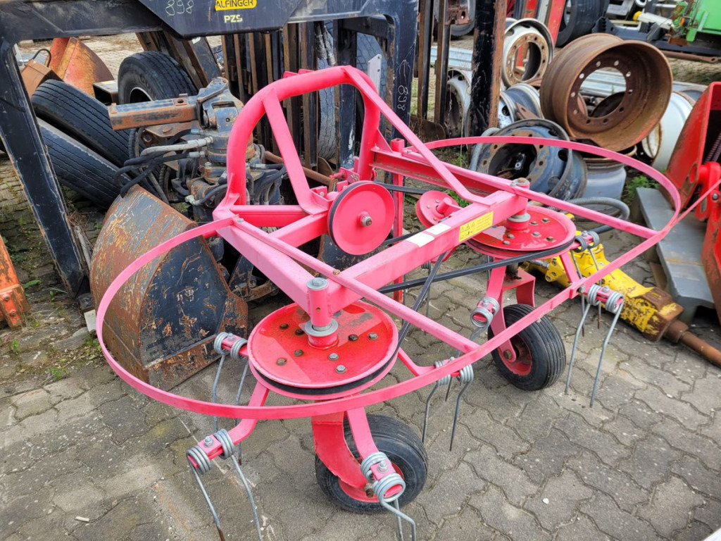 KUBOTA Trecker 1400 Diverse mit Zapfwelle am Heck und Heuwender - Mini trator: foto 2 KUBOTA Trecker 1400 Diverse mit Zapfwelle am Heck und Heuwender - Mini trator: foto 2