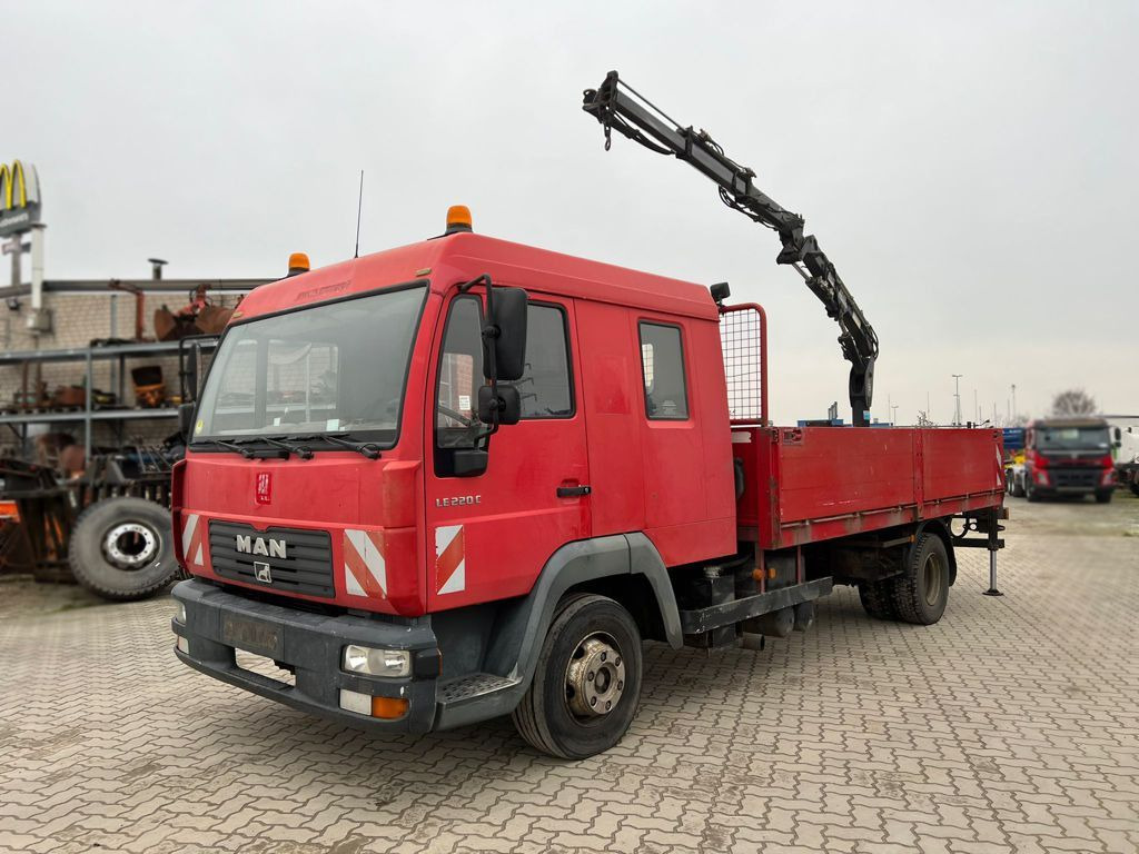 MAN LE 12.225 LC Pritsche Heckkran 6 Zylinder Doka T - Camião de caixa aberta/ Plataforma, Camião grua: foto 5 MAN LE 12.225 LC Pritsche Heckkran 6 Zylinder Doka T - Camião de caixa aberta/ Plataforma, Camião grua: foto 5