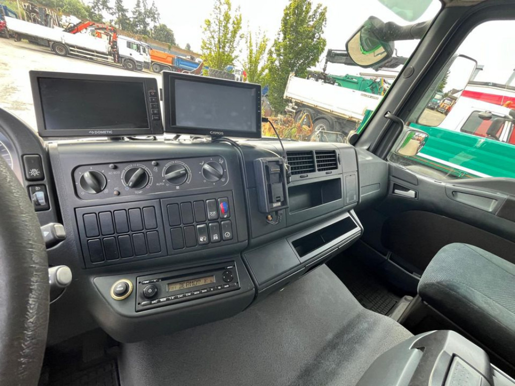 MAN TG-L 12.220 4x2 BL Standardkoffer LBW LBW 1.5 to - Camião furgão: foto 3 MAN TG-L 12.220 4x2 BL Standardkoffer LBW LBW 1.5 to - Camião furgão: foto 3