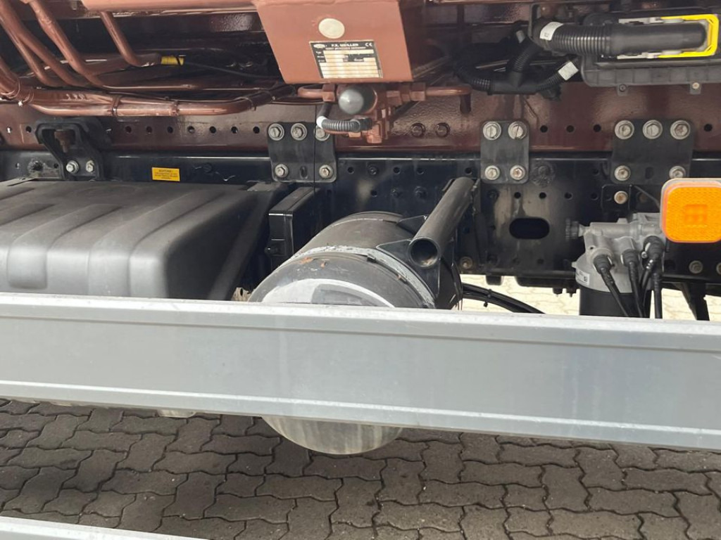 MAN TG-M 18.320 4x2 Absetzkipper Meiller, Funk - Camião multibenne: foto 4 MAN TG-M 18.320 4x2 Absetzkipper Meiller, Funk - Camião multibenne: foto 4