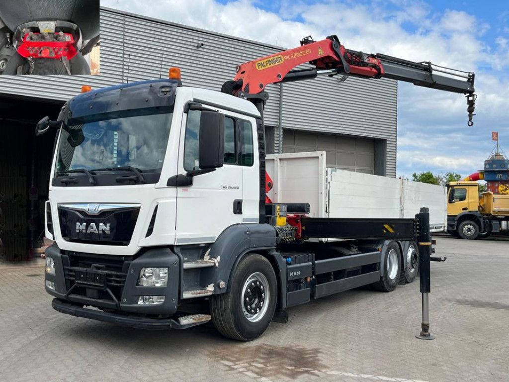 MAN TG-S 26.420 6x2 BL Pritsche Kran Palf. PK 22002+ - Camião grua: foto 1 MAN TG-S 26.420 6x2 BL Pritsche Kran Palf. PK 22002+ - Camião grua: foto 1