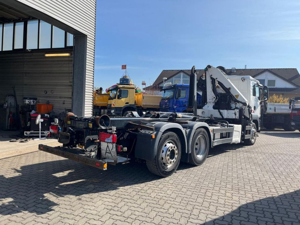 MAN TG-S 26.440 6x2-2 BL Abrollkipper mit Kran Funk+ - Camião grua: foto 5 MAN TG-S 26.440 6x2-2 BL Abrollkipper mit Kran Funk+ - Camião grua: foto 5
