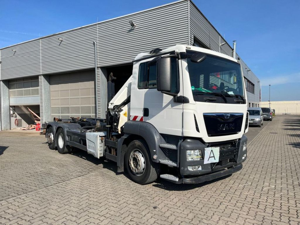 MAN TG-S 26.440 6x2-2 BL Abrollkipper mit Kran Funk+ - Camião grua: foto 2 MAN TG-S 26.440 6x2-2 BL Abrollkipper mit Kran Funk+ - Camião grua: foto 2