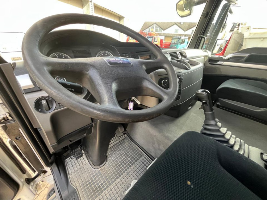 Camião basculante MAN TG-S 26.440 6x4 BB 3-Achs Kipper Schalter: foto 9 Camião basculante MAN TG-S 26.440 6x4 BB 3-Achs Kipper Schalter: foto 9