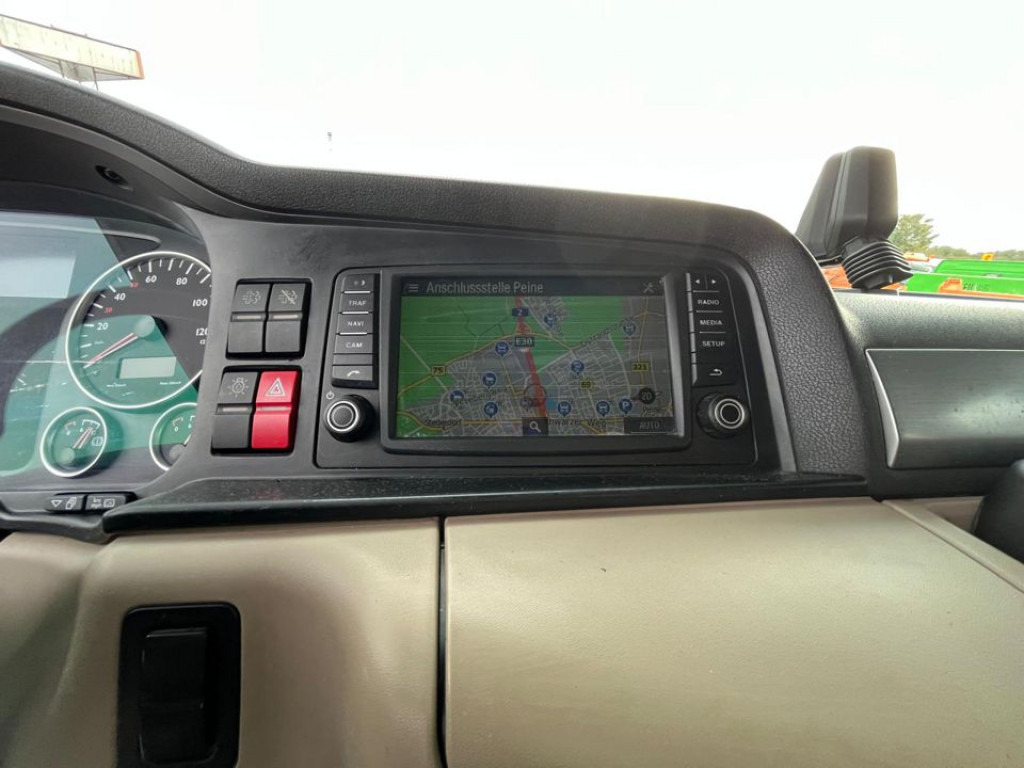 MAN TG-X 26.460 6x2-2 BL Pritsche Kran PK 24.001 Funk Lenk - Camião de caixa aberta/ Plataforma, Camião grua: foto 4 MAN TG-X 26.460 6x2-2 BL Pritsche Kran PK 24.001 Funk Lenk - Camião de caixa aberta/ Plataforma, Camião grua: foto 4