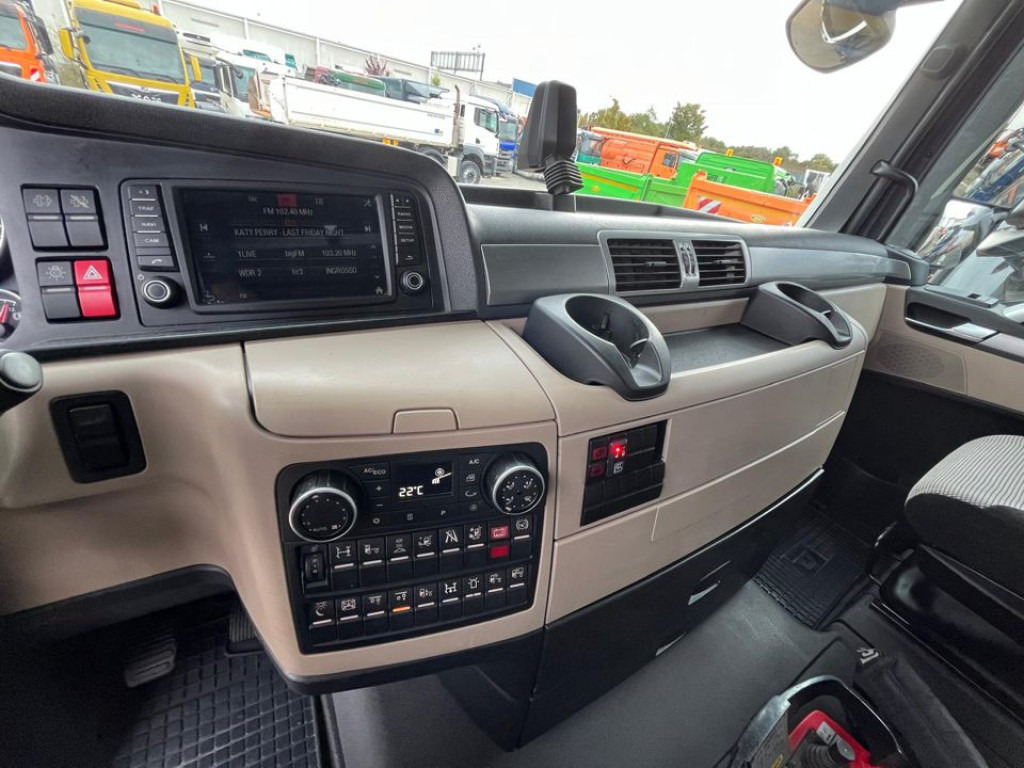 MAN TG-X 26.460 6x2-2 BL Pritsche Kran PK 24.001 Funk Lenk - Camião de caixa aberta/ Plataforma, Camião grua: foto 3 MAN TG-X 26.460 6x2-2 BL Pritsche Kran PK 24.001 Funk Lenk - Camião de caixa aberta/ Plataforma, Camião grua: foto 3