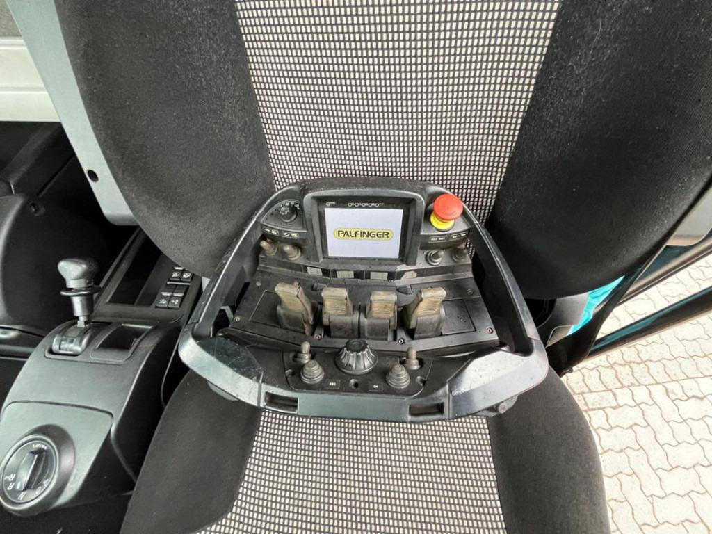 MAN TG-X 26.500 6x2-2 LL Pritsche Heckkran 53m to, Funk,Twistlock. - Camião de caixa aberta/ Plataforma, Camião grua: foto 4 MAN TG-X 26.500 6x2-2 LL Pritsche Heckkran 53m to, Funk,Twistlock. - Camião de caixa aberta/ Plataforma, Camião grua: foto 4