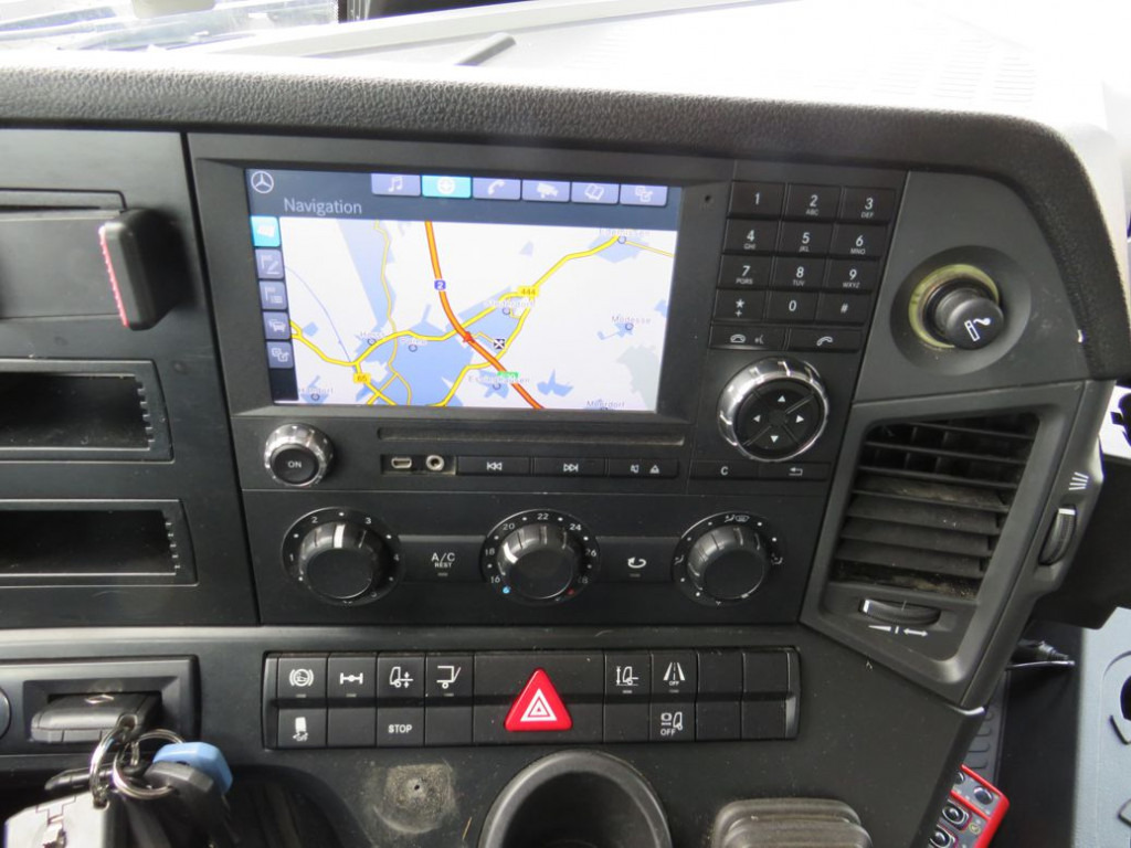 MERCEDES-BENZ Antos 1830 L nR 4x2 Standardkoffer LBW LBW 2to+Funk - Camião furgão: foto 2 MERCEDES-BENZ Antos 1830 L nR 4x2 Standardkoffer LBW LBW 2to+Funk - Camião furgão: foto 2