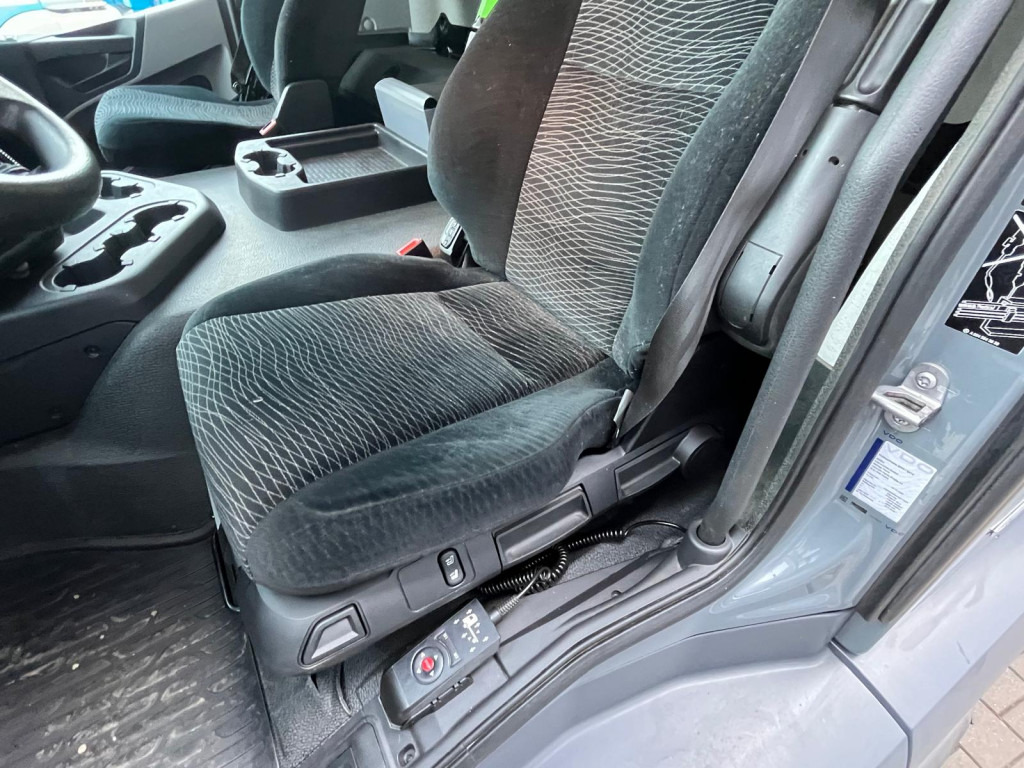 MERCEDES-BENZ Antos 1830 L nR 4x2 Standardkoffer LBW LBW 2to+Funk - Camião furgão: foto 5 MERCEDES-BENZ Antos 1830 L nR 4x2 Standardkoffer LBW LBW 2to+Funk - Camião furgão: foto 5