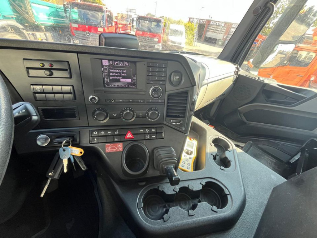MERCEDES-BENZ Antos 2543 L 6x2 Abrollkipper mit Kran Funk+Greiferst. - Camião polibenne, Camião grua: foto 2 MERCEDES-BENZ Antos 2543 L 6x2 Abrollkipper mit Kran Funk+Greiferst. - Camião polibenne, Camião grua: foto 2