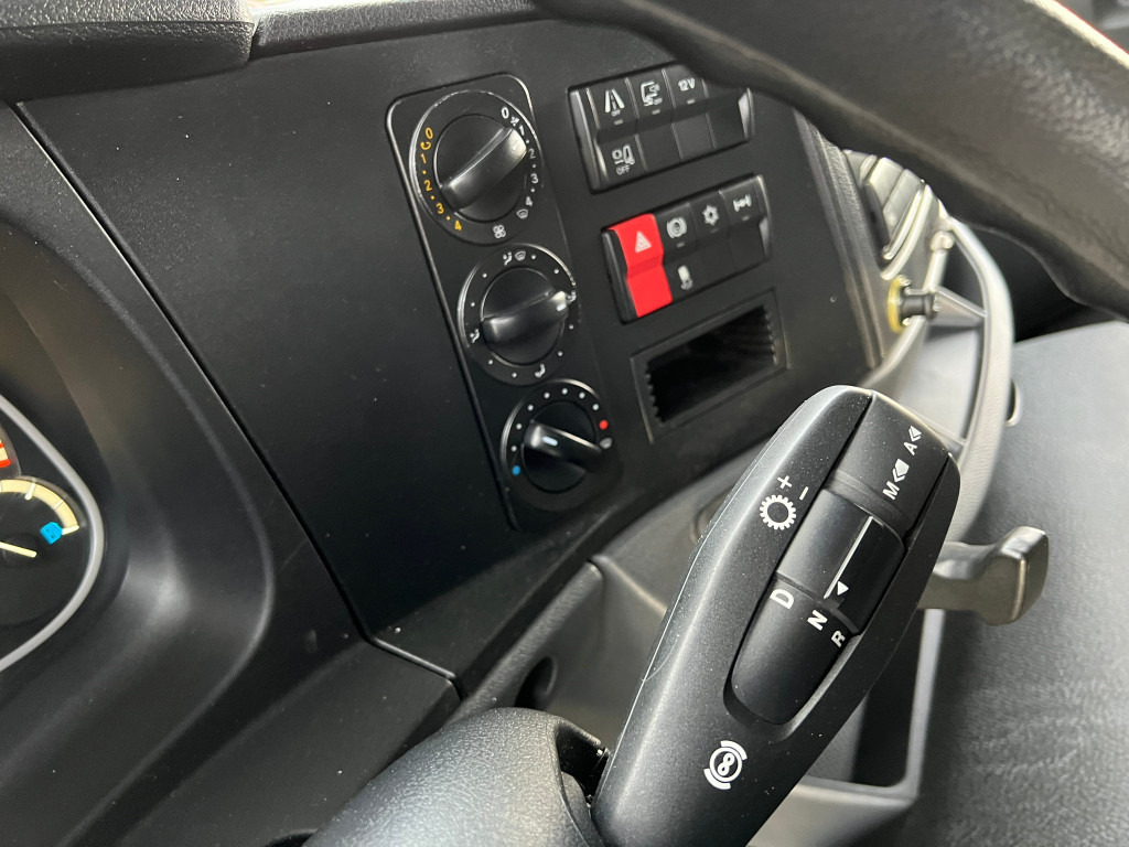 MERCEDES-BENZ Atego 1527 L Pritsche LBW LBW 1.5 to - Camião de lona: foto 2 MERCEDES-BENZ Atego 1527 L Pritsche LBW LBW 1.5 to - Camião de lona: foto 2