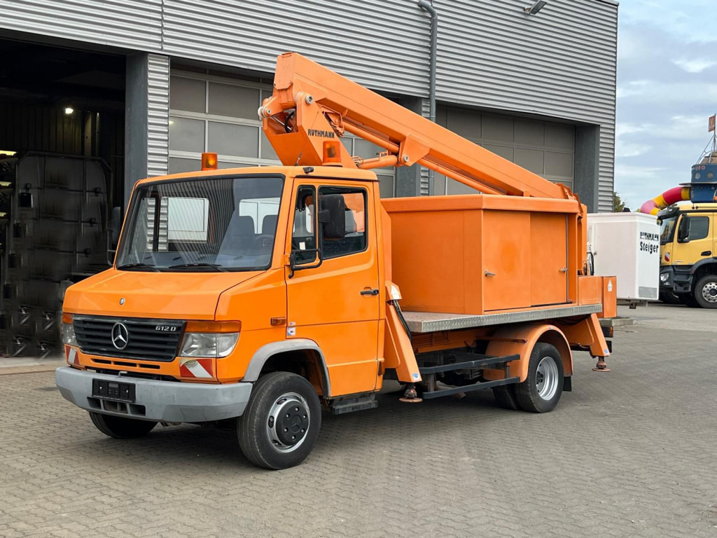 MERCEDES-BENZ Mercedes-Benz Vario Hubarbeitsbühne 612 D Arbeitshöhe 18m - Caminhão com plataforma aérea: foto 1 MERCEDES-BENZ Mercedes-Benz Vario Hubarbeitsbühne 612 D Arbeitshöhe 18m - Caminhão com plataforma aérea: foto 1