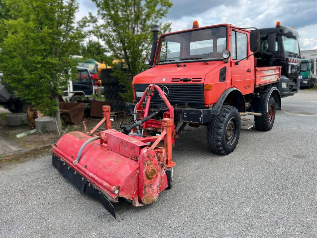 MERCEDES-BENZ Unimog U 424 2-Achs Allradkipper Front+Heckhydraulik Besen - Camião basculante: foto 1 MERCEDES-BENZ Unimog U 424 2-Achs Allradkipper Front+Heckhydraulik Besen - Camião basculante: foto 1