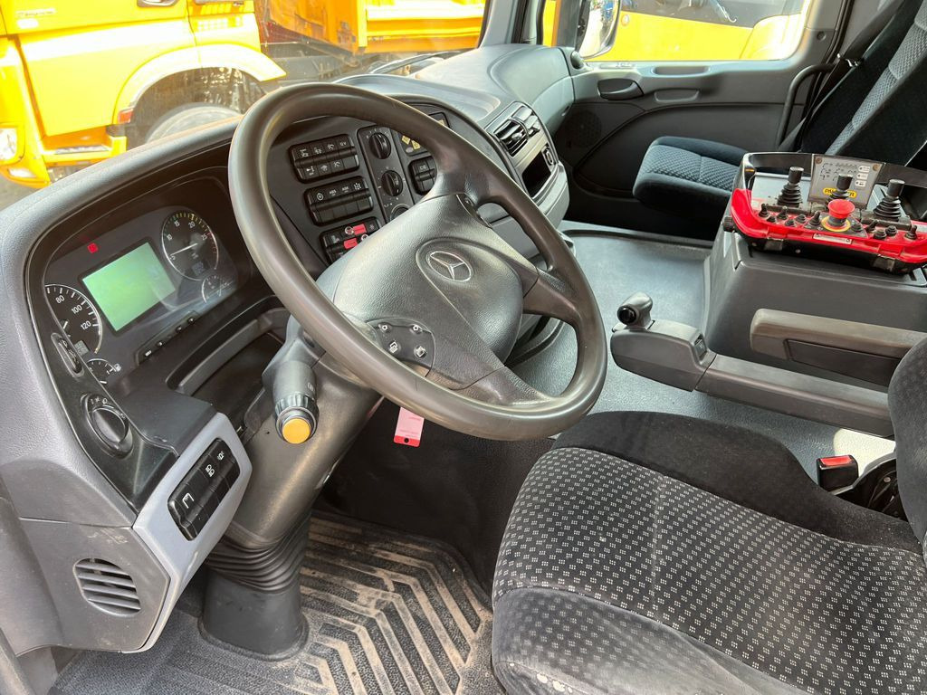 Mercedes-Benz Actros 1841 K 2-Achs Kipper Kran Funk/2xhydr+Gre Mercedes-Benz Actros 1841 K 2-Achs Kipper Kran Funk/2xhydr+Gre - Camião basculante, Camião grua: foto 5 Mercedes-Benz Actros 1841 K 2-Achs Kipper Kran Funk/2xhydr+Gre Mercedes-Benz Actros 1841 K 2-Achs Kipper Kran Funk/2xhydr+Gre - Camião basculante, Camião grua: foto 5