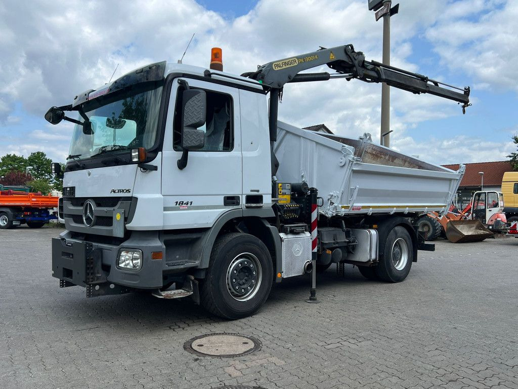 Mercedes-Benz Actros 1841 K 2-Achs Kipper Kran Funk/2xhydr+Gre Mercedes-Benz Actros 1841 K 2-Achs Kipper Kran Funk/2xhydr+Gre - Camião basculante, Camião grua: foto 1 Mercedes-Benz Actros 1841 K 2-Achs Kipper Kran Funk/2xhydr+Gre Mercedes-Benz Actros 1841 K 2-Achs Kipper Kran Funk/2xhydr+Gre - Camião basculante, Camião grua: foto 1