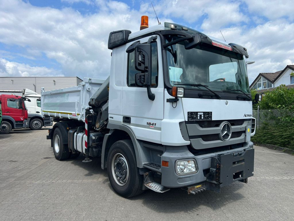 Mercedes-Benz Actros 1841 K 2-Achs Kipper Kran Funk/2xhydr+Gre Mercedes-Benz Actros 1841 K 2-Achs Kipper Kran Funk/2xhydr+Gre - Camião basculante, Camião grua: foto 2 Mercedes-Benz Actros 1841 K 2-Achs Kipper Kran Funk/2xhydr+Gre Mercedes-Benz Actros 1841 K 2-Achs Kipper Kran Funk/2xhydr+Gre - Camião basculante, Camião grua: foto 2