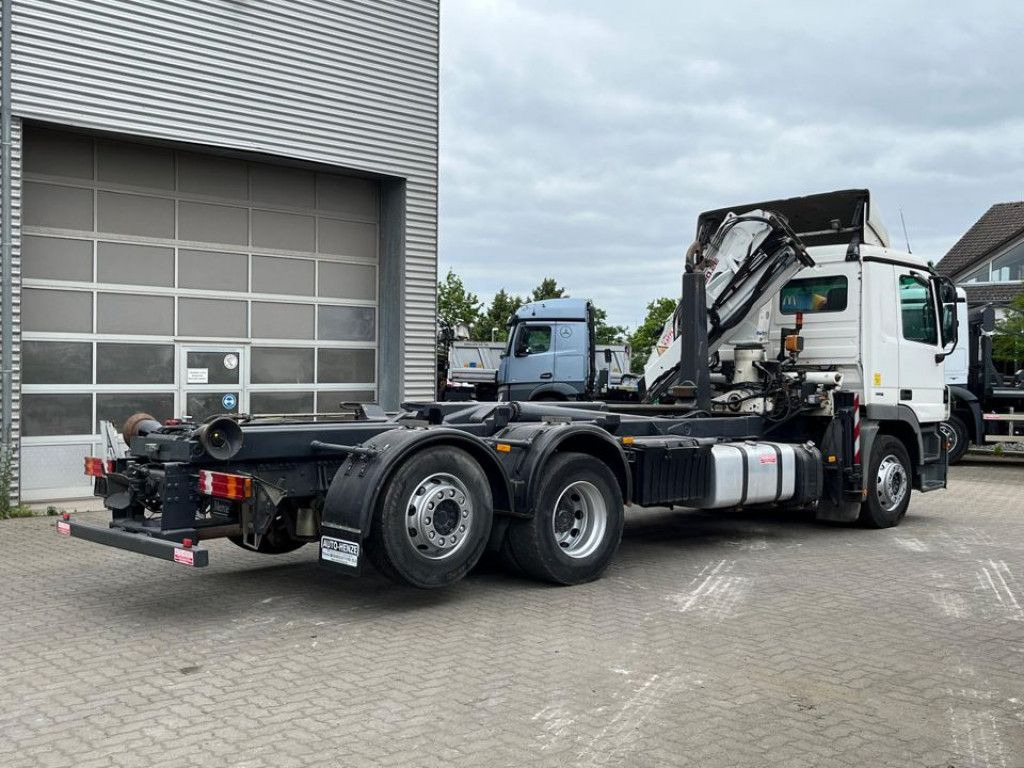 Mercedes-Benz Actros 2541 L6x2 Abrollkipper mit Kran Funk+Grei - Camião grua: foto 4 Mercedes-Benz Actros 2541 L6x2 Abrollkipper mit Kran Funk+Grei - Camião grua: foto 4