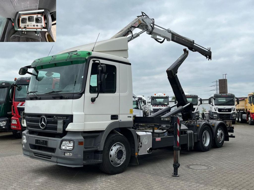 Mercedes-Benz Actros 2541 L6x2 Abrollkipper mit Kran Funk+Grei - Camião polibenne, Camião grua: foto 1 Mercedes-Benz Actros 2541 L6x2 Abrollkipper mit Kran Funk+Grei - Camião polibenne, Camião grua: foto 1