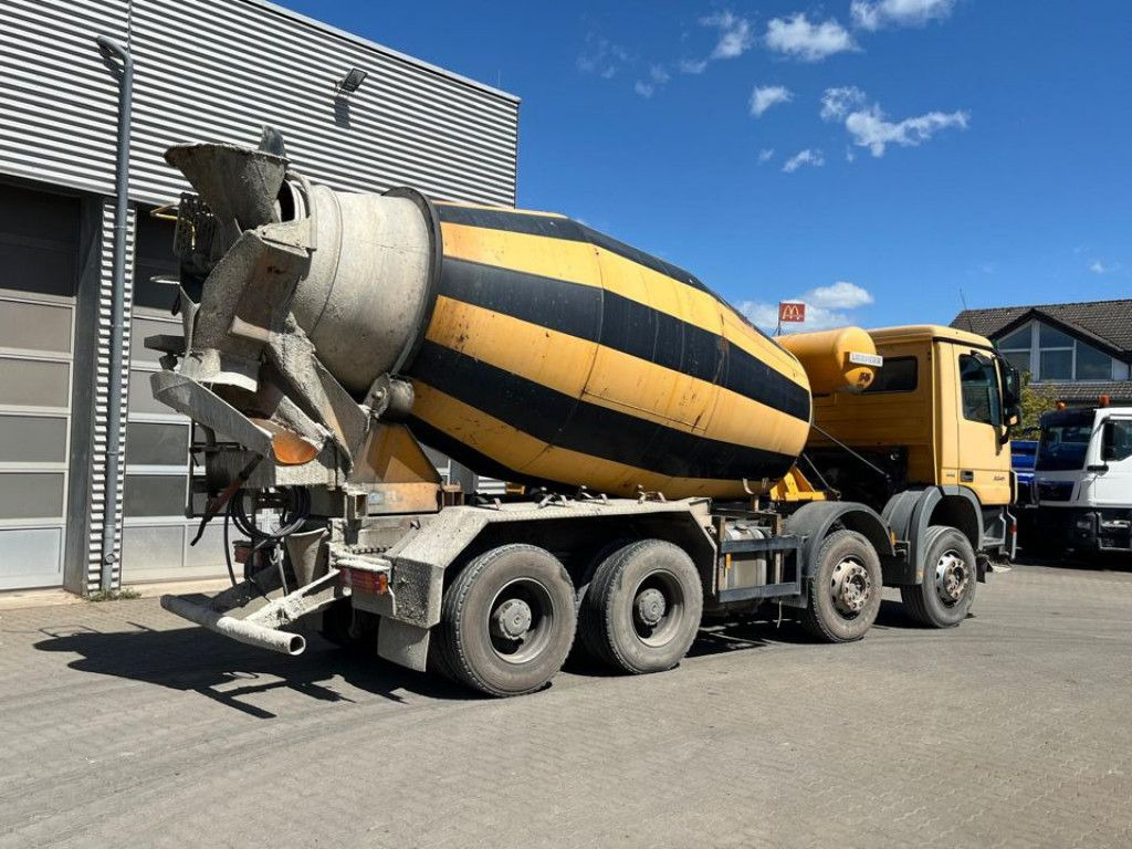 Mercedes-Benz Actros 3241 B 8x4 Betonmischer Liebherr, Deutsc - Camião polibenne: foto 4 Mercedes-Benz Actros 3241 B 8x4 Betonmischer Liebherr, Deutsc - Camião polibenne: foto 4