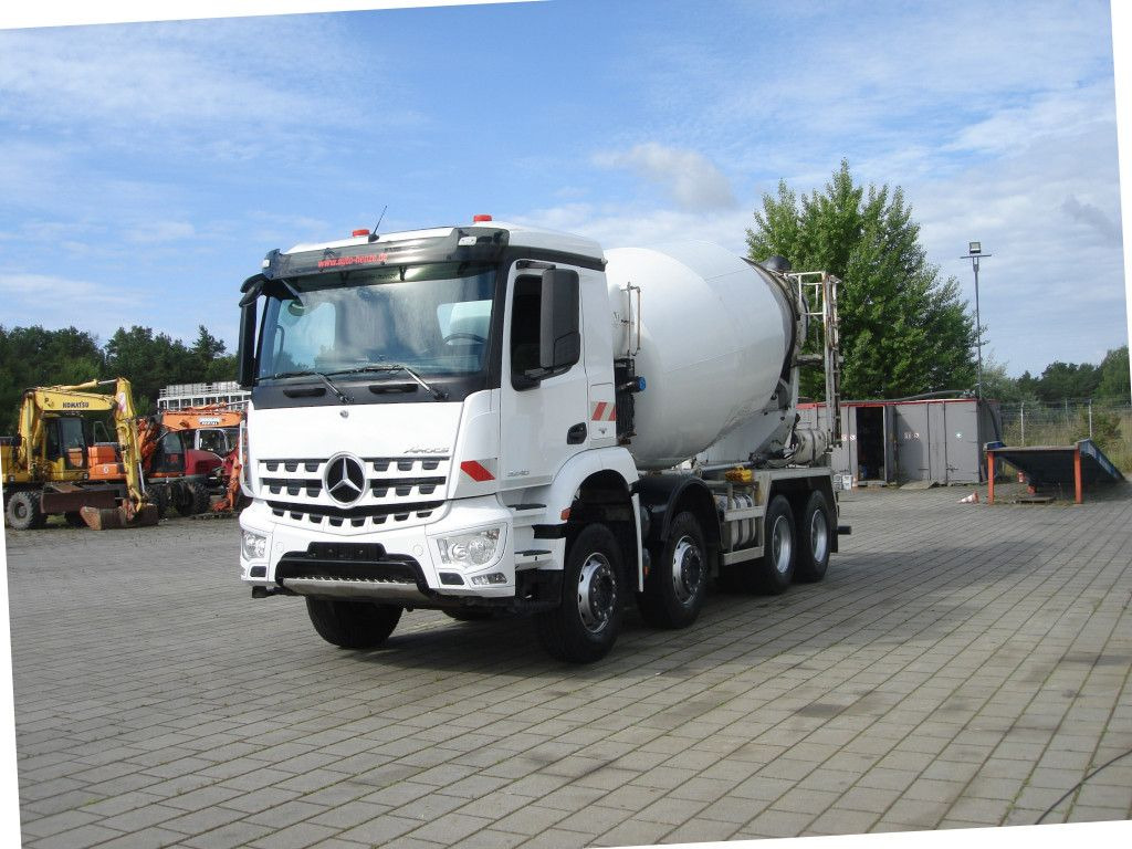 Mercedes-Benz Arocs 3240 B 8x4 Betonmischer Deutsch Top AP Ach - Camião betoneira: foto 2 Mercedes-Benz Arocs 3240 B 8x4 Betonmischer Deutsch Top AP Ach - Camião betoneira: foto 2