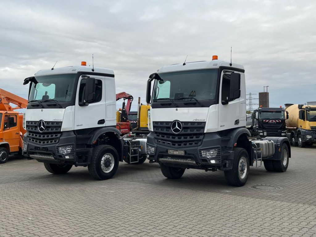 MERCEDES-BENZ Arocs 2043 AS 4x4 SZM nur 133TKM ! Kipphydraulik - Tractor: foto 1 MERCEDES-BENZ Arocs 2043 AS 4x4 SZM nur 133TKM ! Kipphydraulik - Tractor: foto 1