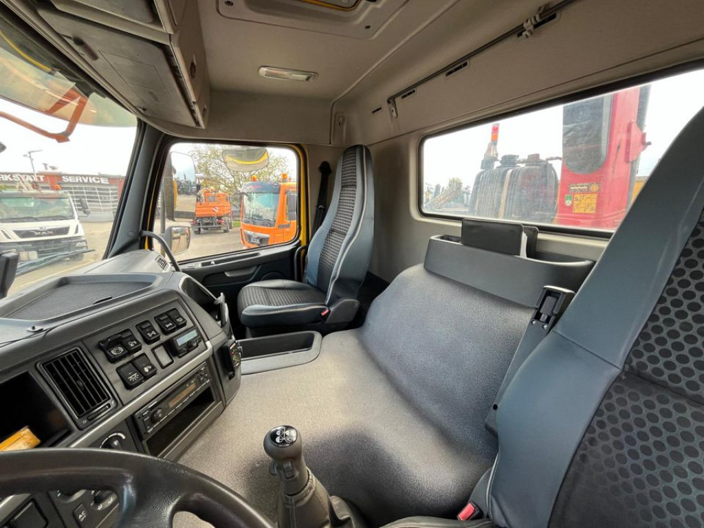 VOLVO (S) Truck FM 330 4x4 Pritsche Kran Singelreifen Funkfernbedienung - Camião de caixa aberta/ Plataforma, Camião grua: foto 2 VOLVO (S) Truck FM 330 4x4 Pritsche Kran Singelreifen Funkfernbedienung - Camião de caixa aberta/ Plataforma, Camião grua: foto 2