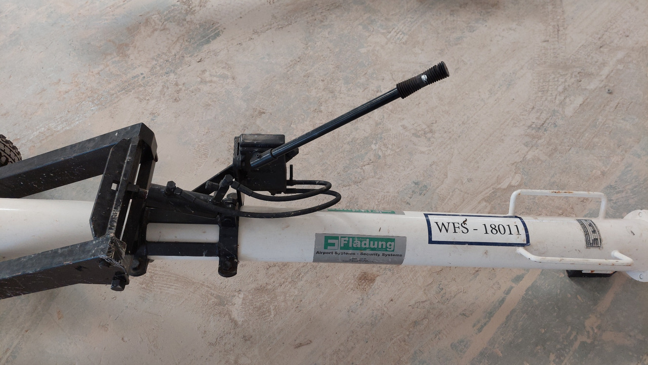 Towbar FSST F70/F100 Fladung - Equipamento aeroportuário: foto 5 Towbar FSST F70/F100 Fladung - Equipamento aeroportuário: foto 5