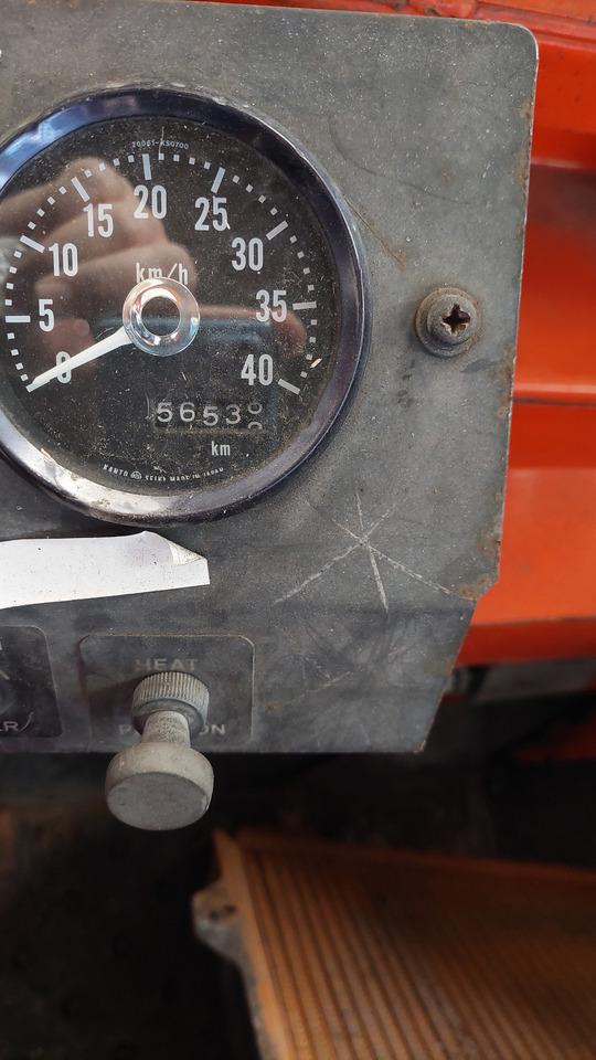 FV02 Nissan Baggage Tractor - Trator de bagagem: foto 4 FV02 Nissan Baggage Tractor - Trator de bagagem: foto 4