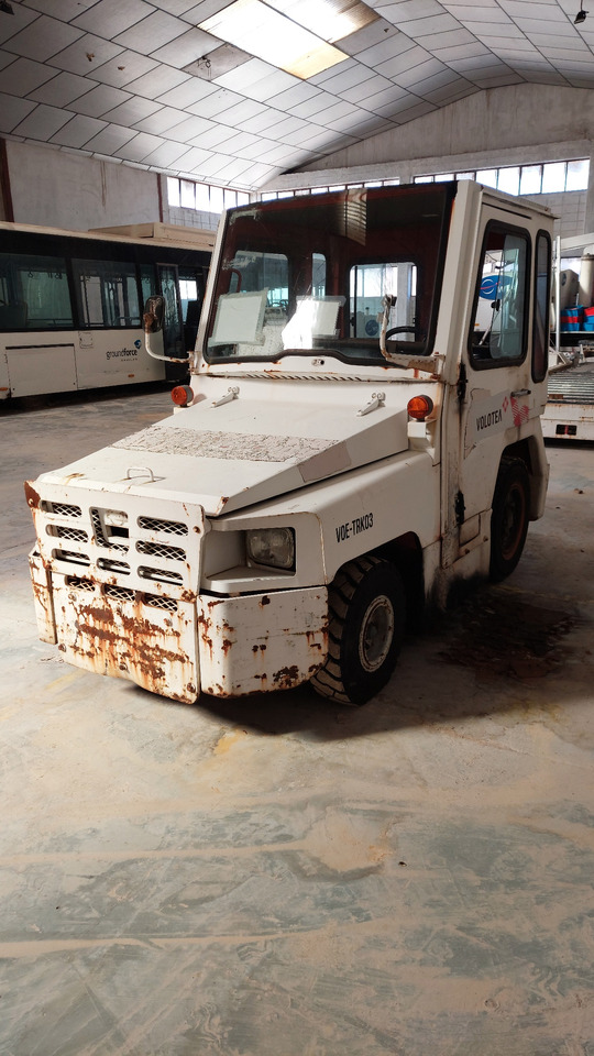 FV02 Nissan Baggage Tractor - Trator de bagagem: foto 1 FV02 Nissan Baggage Tractor - Trator de bagagem: foto 1